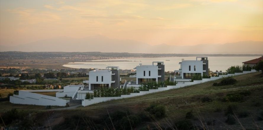 5 bedrooms Villa in Panorama, Greece No. 60053