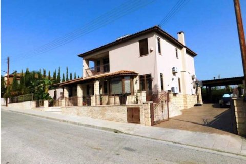 4 bedrooms Villa in Episkopi, Cyprus No. 82686 2