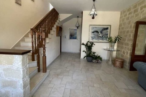 4 bedrooms Villa in Episkopi, Cyprus No. 82686 6