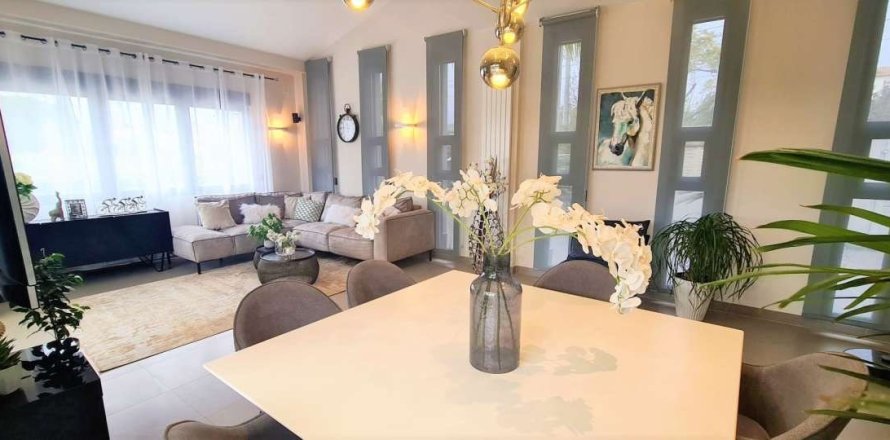 5 bedrooms Villa in Nam Ma, Vietnam No. 116597