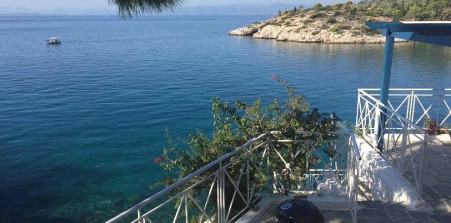 3 bedrooms House in Megara, Greece No. 58171