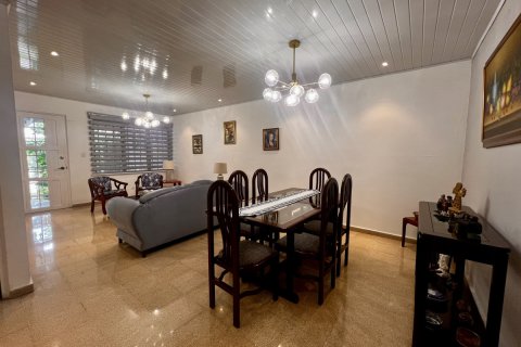 3 bedrooms House in Panama City, Panama No. 112920 3