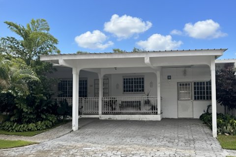 3 bedrooms House in Panama City, Panama No. 112920 1