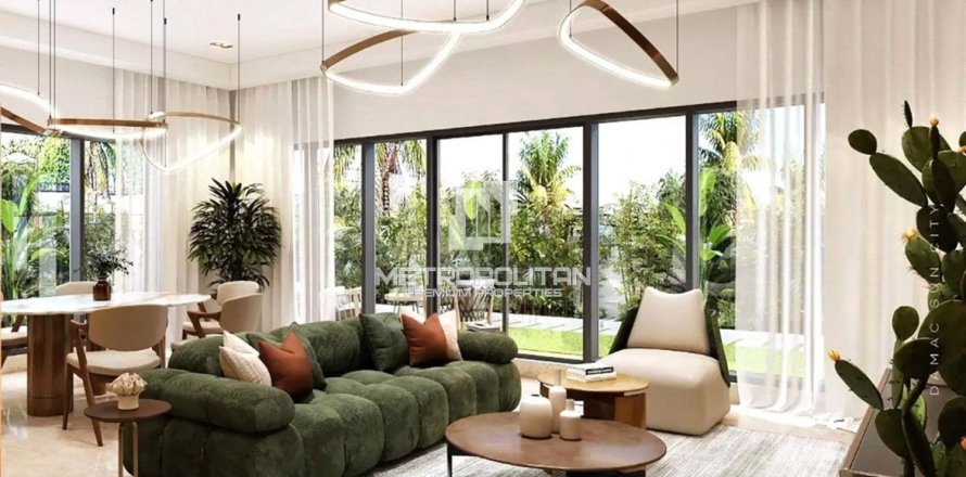 4 bedrooms Villa in Dubai Land, UAE No. 119479