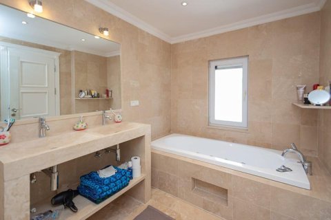 6 rooms Apartment in Nong Ha, Vietnam No. 20634 16