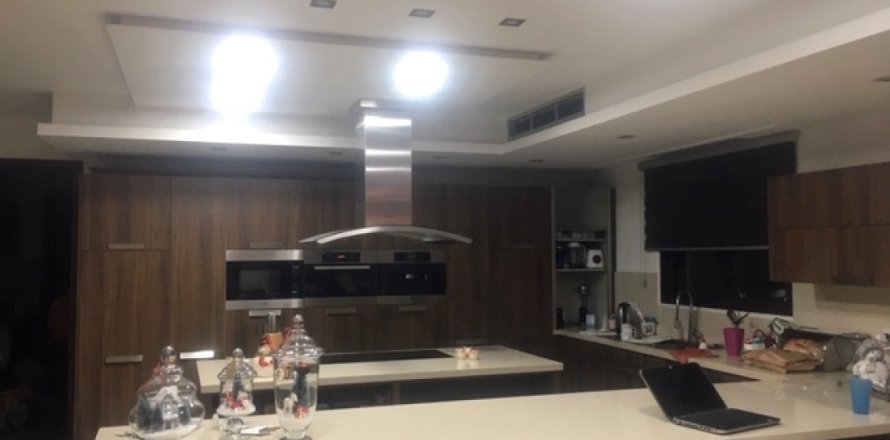 8 bedrooms Villa in Larnaca, Cyprus No. 106313