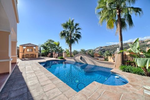 4 bedrooms House in Benahavis, Spain No. 25227