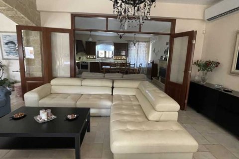 7 bedrooms House in Episkopi, Cyprus No. 30776 1
