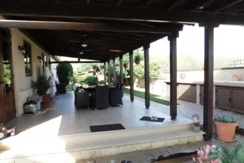 7 bedrooms House in Episkopi, Cyprus No. 30776 10