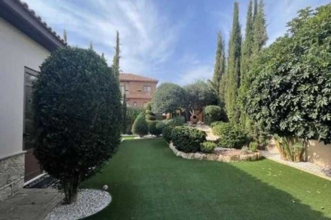 7 bedrooms House in Episkopi, Cyprus No. 30776 12