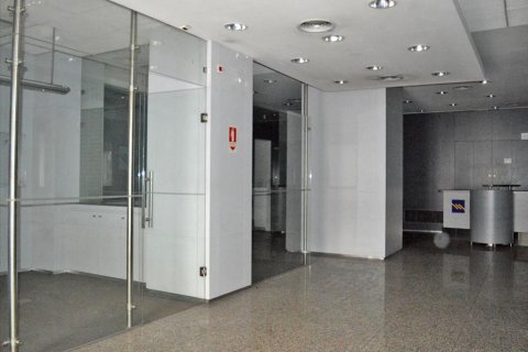 255m² Commercial property in Athens, Greece No. 59271 7