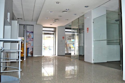 255m² Commercial property in Athens, Greece No. 59271 6