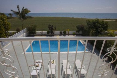 4 bedrooms House in Mazotos, Cyprus No. 74497 16