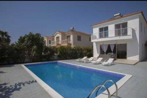4 bedrooms House in Mazotos, Cyprus No. 74497 1