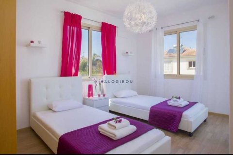 4 bedrooms House in Mazotos, Cyprus No. 74497 9