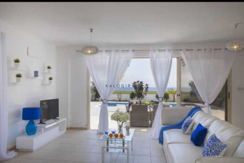 4 bedrooms House in Mazotos, Cyprus No. 74497 2