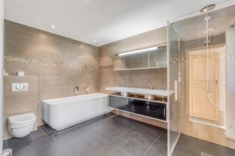 3 bedrooms Villa in Grasse, France No. 99805 7