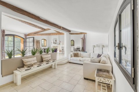 3 bedrooms Villa in Grasse, France No. 99805 8