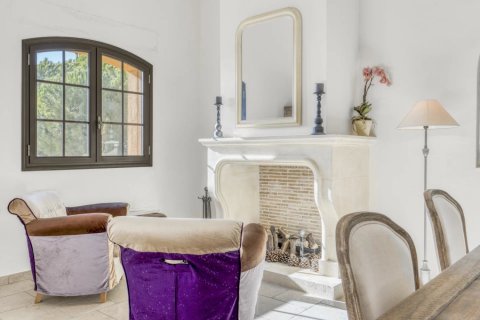 3 bedrooms Villa in Grasse, France No. 99805 5