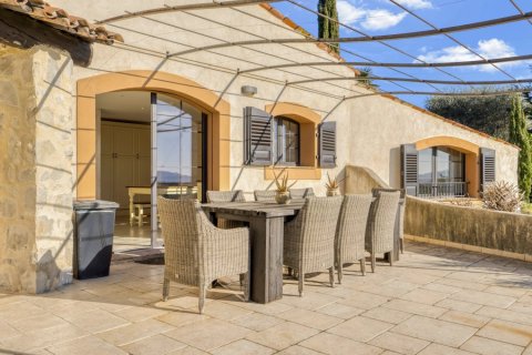 3 bedrooms Villa in Grasse, France No. 99805 3