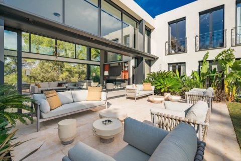 6 bedrooms Villa in Mougins, France No. 82368 2