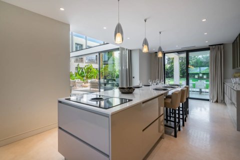 6 bedrooms Villa in Mougins, France No. 82368 5