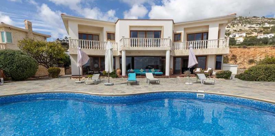 4 bedrooms Villa in Pegeia, Cyprus No. 30855