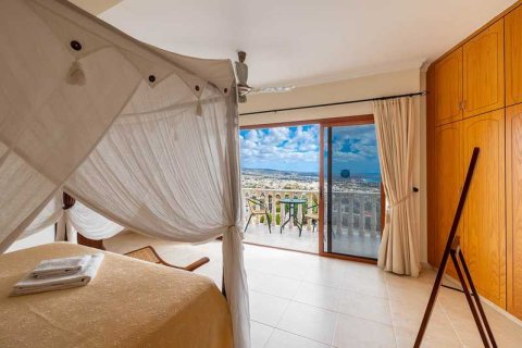4 bedrooms Villa in Pegeia, Cyprus No. 30855 2