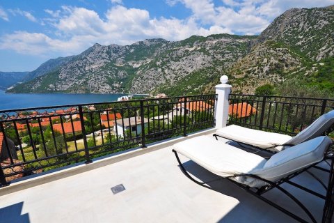 2 bedrooms Apartment in Kotor, Montenegro No. 104753 15