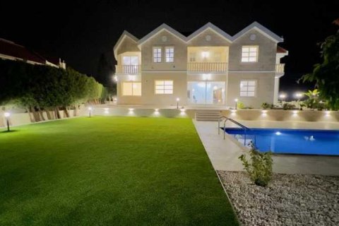 5 bedrooms Villa in Palodeia, Cyprus No. 84349 2