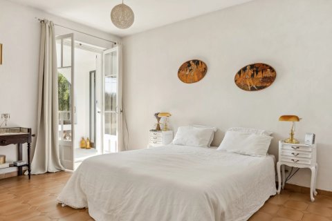 4 dormitorios House en Antibes, France No. 69849 5