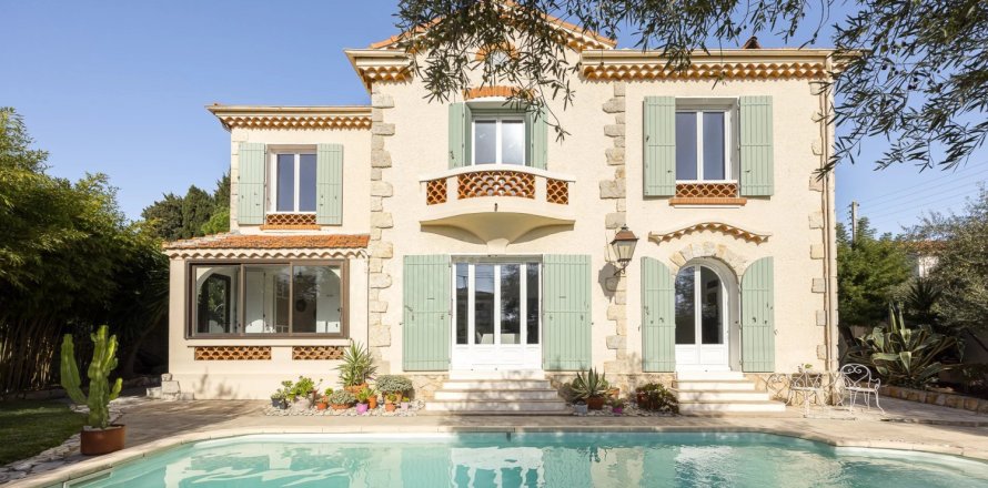 4 dormitorios House en Antibes, France No. 69849