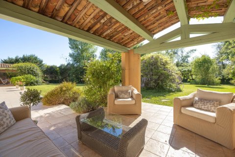 5 chambres Villa à Châteauneuf-Grasse, France No. 100256 3