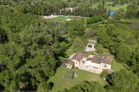 5 chambres Villa à Châteauneuf-Grasse, France No. 100256 1