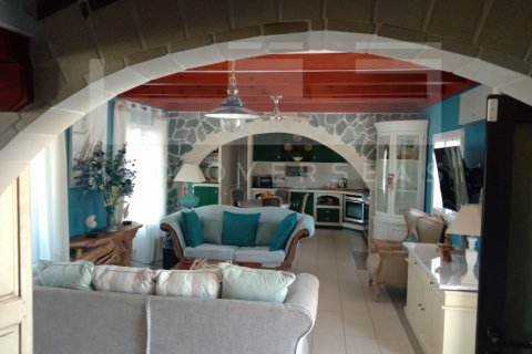 4 bedrooms Villa in Crete, Greece No. 24320 4