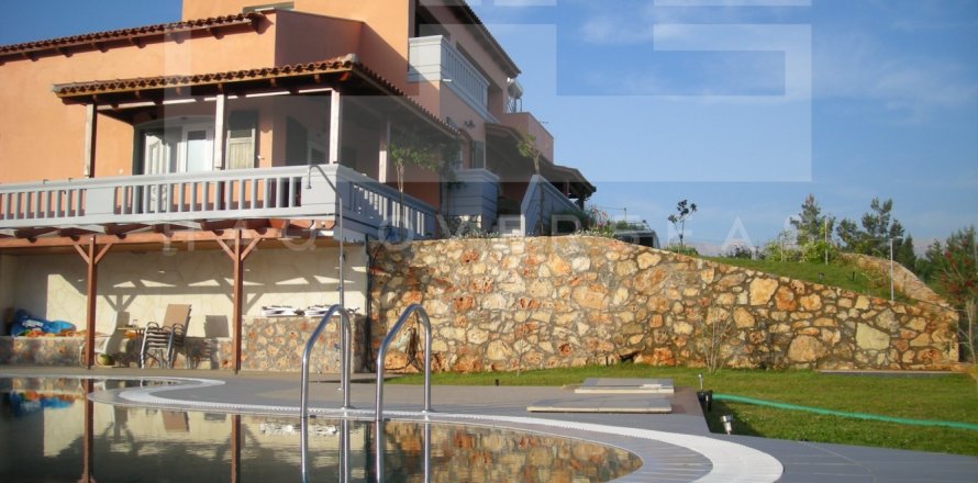 4 bedrooms Villa in Crete, Greece No. 24320