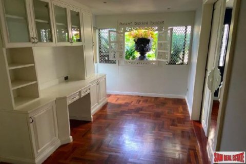 3 bedrooms Apartment in Bangkok, Thailand No. 96354 3