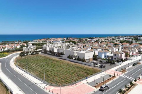 4 bedrooms House in Paralimni, Cyprus No. 80721 6