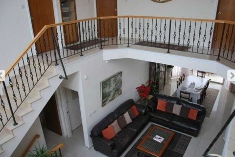 7 bedrooms House in Pegeia, Cyprus No. 100709 9