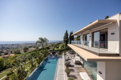 5 bedrooms House in Cannes, France No. 100272 3