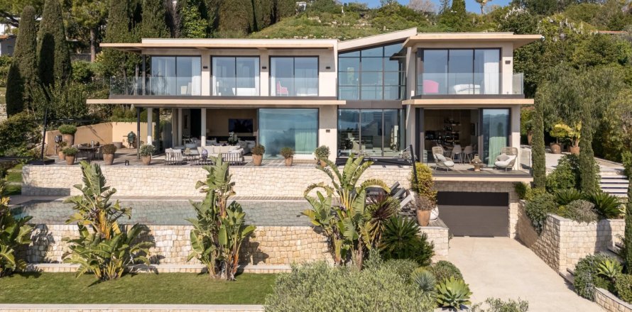 5 bedrooms House in Cannes, France No. 100272