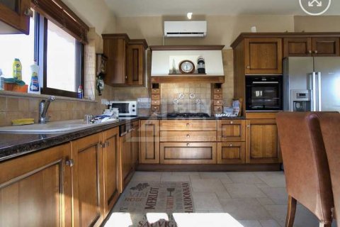 4 bedrooms Villa in Pera Pedi, Cyprus No. 81723 6