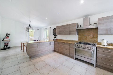4 bedrooms Villa in Valbonne, France No. 83445 8