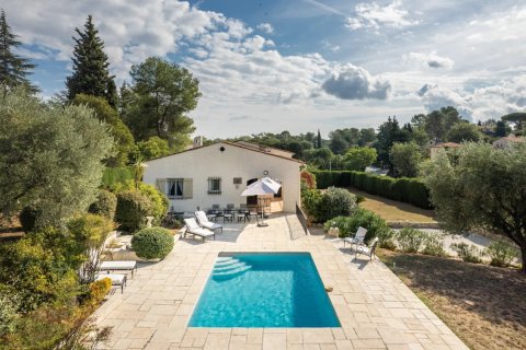 4 bedrooms Villa in Valbonne, France No. 83445 1