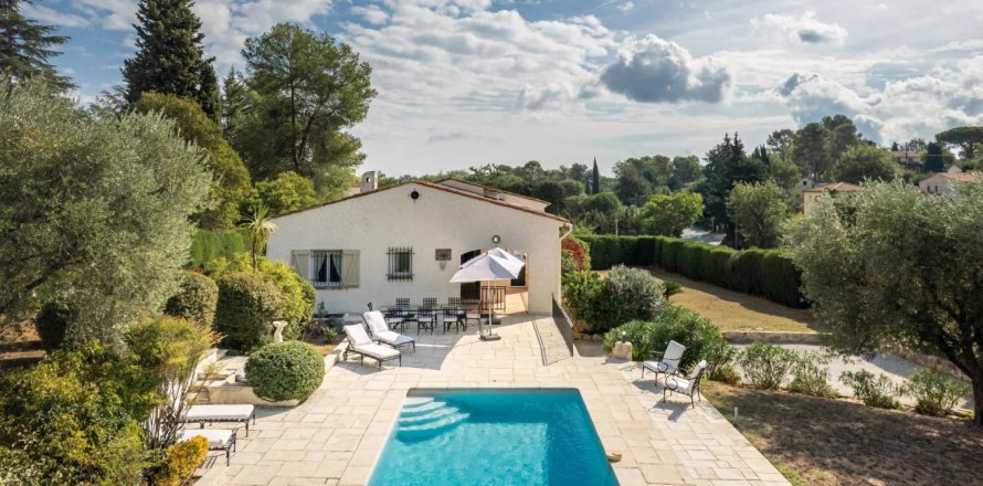 4 bedrooms Villa in Valbonne, France No. 83445