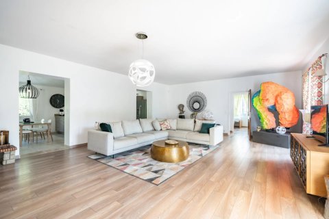 4 bedrooms Villa in Valbonne, France No. 83445 7