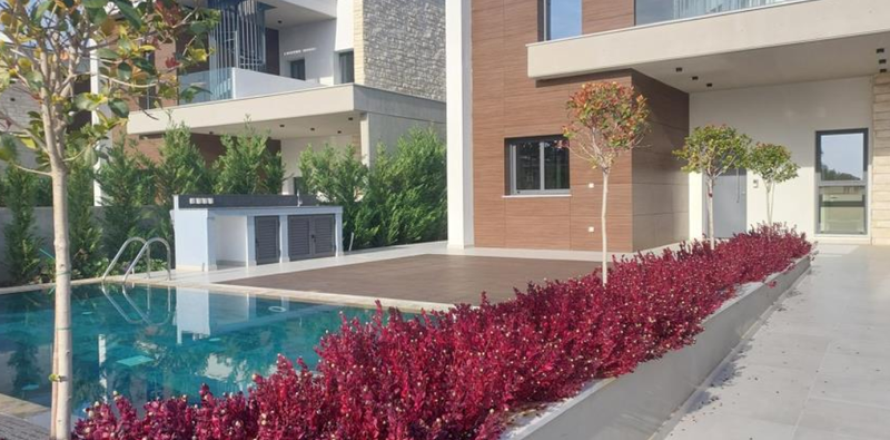 3 bedrooms House in Mouttagiaka, Cyprus No. 78633