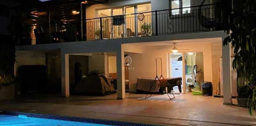 4 bedrooms Villa in Germasogeia, Cyprus No. 77186