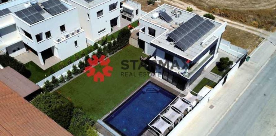 4 bedrooms House in Aradippou, Cyprus No. 82444