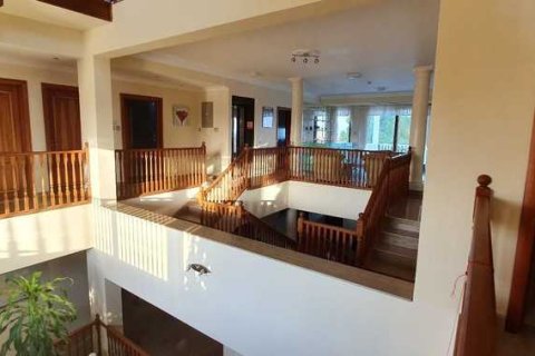 7 bedrooms House in Mazotos, Cyprus No. 77108 6